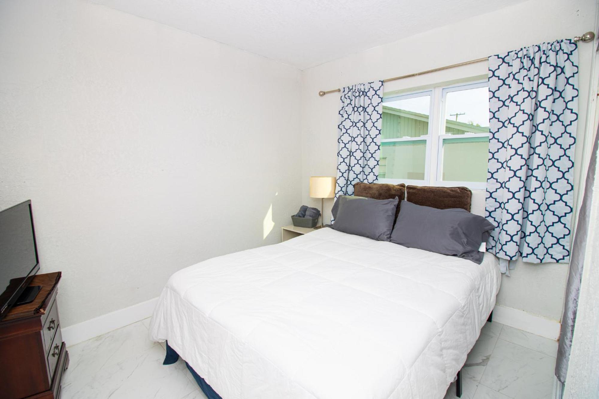 Shared Home - Close To The Beach Riviera Beach Ngoại thất bức ảnh