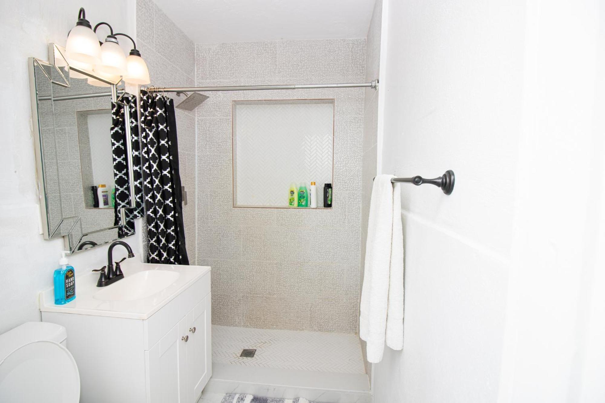 Shared Home - Close To The Beach Riviera Beach Ngoại thất bức ảnh